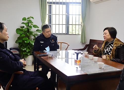 加强党建共建，亲昵警企关系